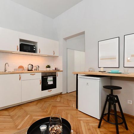Monochrome Chic Apartments R613 بودابست المظهر الخارجي الصورة