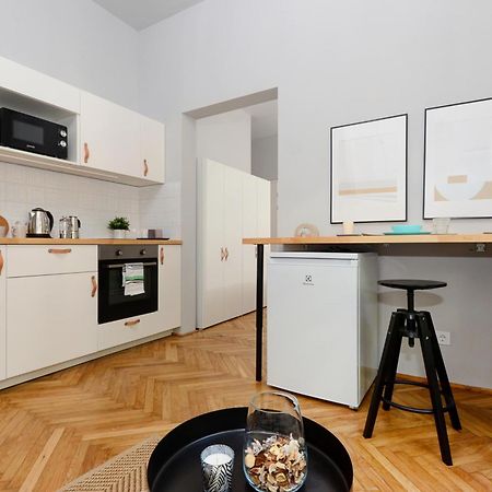 Monochrome Chic Apartments R613 بودابست المظهر الخارجي الصورة