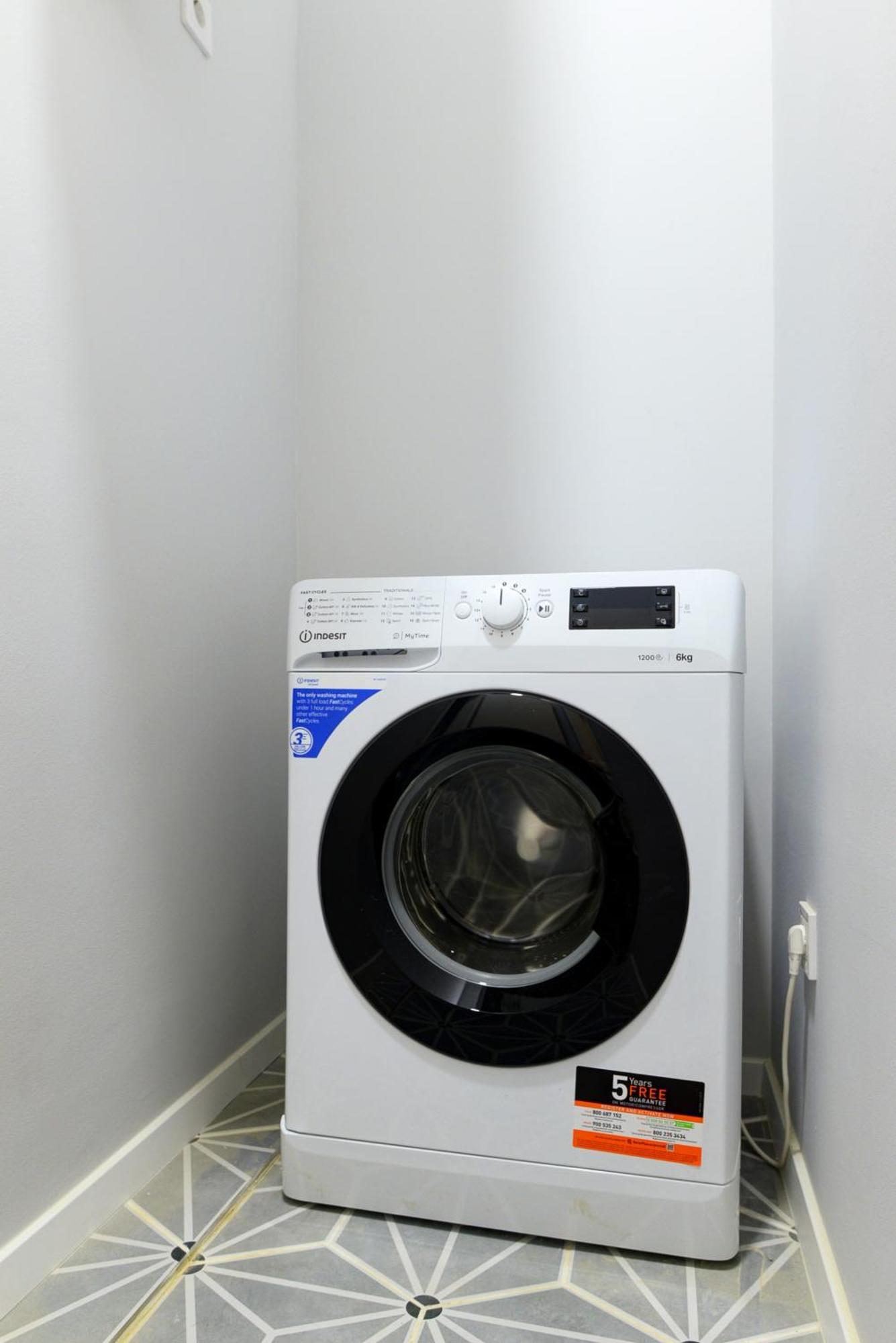 Monochrome Chic Apartments R613 بودابست المظهر الخارجي الصورة